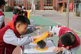 “科技大篷车”开进黄金谷学校，点燃学生科学梦想图片