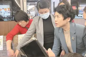 高铁女乘务员突发心脏骤停 鄂湘两地医生联手上演生死救援图片