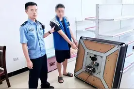 女子输急眼当场拆穿麻将机“猫腻” 湖北通山警方循线侦破涉9省市麻将机作弊器案，16名嫌犯落网图片