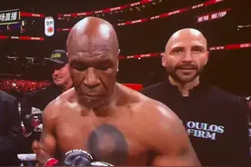 关注度拉满！58岁拳王泰森再登拳击台，打满8个回合，最终不敌27岁网红保罗！图片