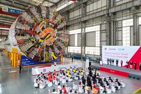 “河南造”大国重器刷新纪录 中国出口海外最大直径盾构机在郑下线图片
