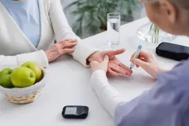 老年糖友控糖要“打点折扣”图片