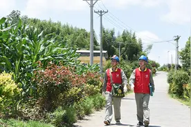 湖北竹溪：梯田灌水季 供电服务润民心图片