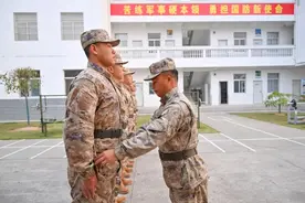当“摔跤冠军”新兵遇上“兵教头”班长！图片