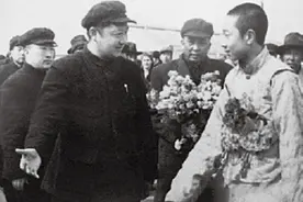 习仲勋在宏觉寺与十世班禅会见追记图片