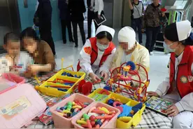 瞬间起火，姐弟3人全身多处烧伤！别再拿它当玩具！图片