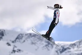 徐梦桃获自由式滑雪世锦赛女子空中技巧银牌图片