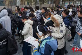 直击2025年国考：341.6万人通过了资格审查，拟招3.97万人图片