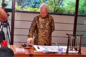 72岁短剧爷爷走红背后的“竖店”郑州：每天批量生产霸总、战神和后妈图片