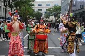 7名大一学生化妆11个小时、整晚未睡，只为这件事图片