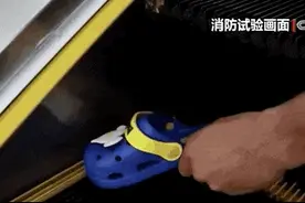 都说穿“洞洞鞋”乘坐自动扶梯有安全隐患，为啥？图片