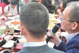 悬赏千万寻子24年 父子终团圆图片