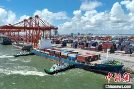 西部陆海新通道北部湾港至新加坡新增公共班轮图片