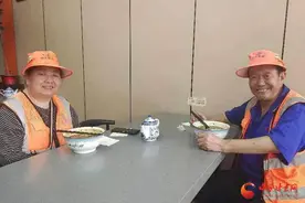 泾川：“爱心早餐”送给“城市美容师图片