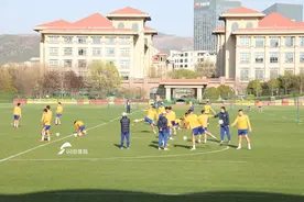 泰山队明晚战成都：四名伤员现身单独训练 梅帅军参与合练图片