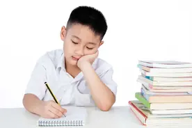 我国超500万中小学生有脊柱侧弯 | 预防脊柱侧弯，常练3个动作图片