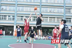 来赛场“拼爹”！桂花树小学第二届“爸爸杯”篮球赛开赛图片