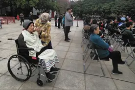 细雨难阻热情，“英雄花开英雄城”在中山纪念堂继续精彩图片