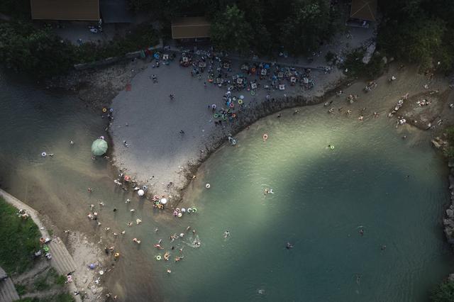 “水流量”引来“客流量”｜铜仁生态水激活避暑游