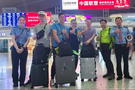 深圳北站党员的暖心故事图片