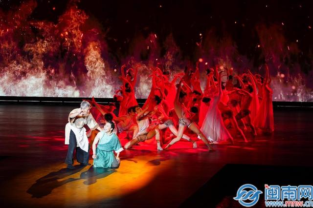 2025海丝泉州非遗时尚秀上演 千年非遗邂逅现代时尚