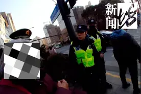 上海一景区，老人“卑微”认错：老伴我再也不敢了图片