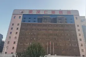 女子牙齿矫正近3年收效甚微，武汉仁爱医院：患者骨性外凸图片