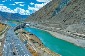 拉萨至日喀则高等级公路通车图片