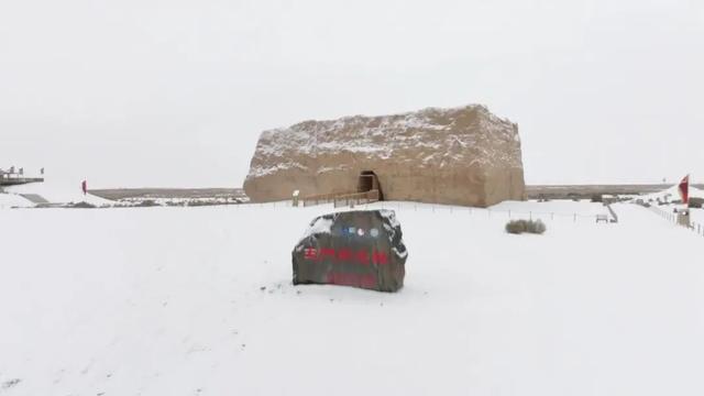 美翻了！敦煌迎来今冬首场降雪