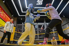 长沙年轻人爱上夜校图片