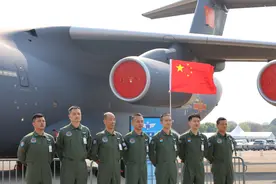 一周看天下 | 运-20首次飞抵南非　亮相非洲航空航天与防务展图片