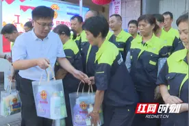 祁阳：陈小平开展“工会送清凉 防暑保安康”慰问活动图片