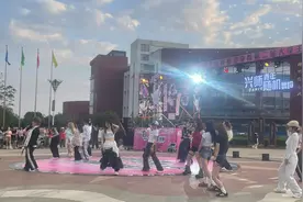 当青春校园遇上时尚潮流，兴义民族师花学院以何越来越有“范儿”？图片