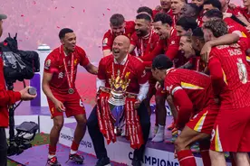 英超：利物浦庆祝夺冠图片