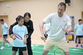 羽坛“天王”激励西北娃追逐羽球梦图片