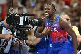 0.005秒险胜！美国名将莱尔斯加冕奥运百米新王图片