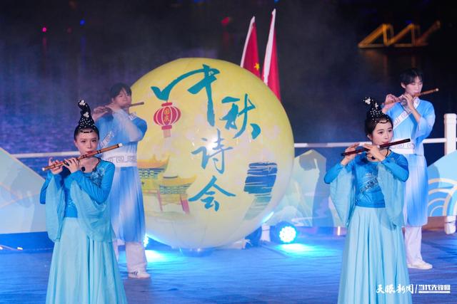 组图 | 国庆夜，铜仁诗歌会万人空巷！