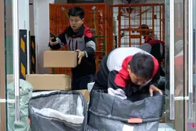 快递新规实施，成都有快递站智能柜使用量减少约15%图片