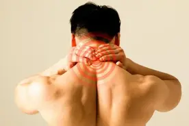 “乌龟颈”是体态杀手，还有瘫痪风险！推荐这4招赶紧练起来图片