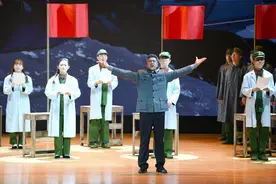 特写：传奇人生承载科学精神——话剧《钱学森》走进香港校园图片