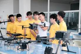 低空经济催生无人机人才需求井喷 重庆高校专业转型应对市场变革图片