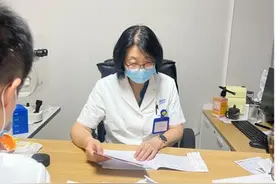 总感觉眼前有虫子飞？普瑞眼科：可能是患上了飞蚊症图片