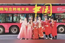 年轻人整顿婚礼：不接亲、没仪式，放10分钟短片就干饭图片