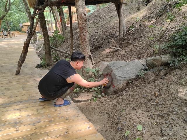 景区“野人”出没博眼球背后，中小景区正面临生存困境