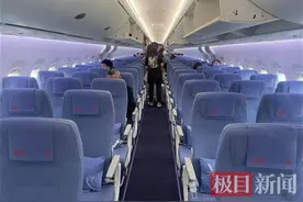 首架国航C919落地北京，旅客感叹飞机很平稳图片