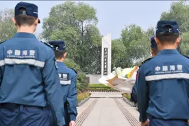 广东海警牺牲半年后，战友替他回家看望父母！有人戴义肢前往图片