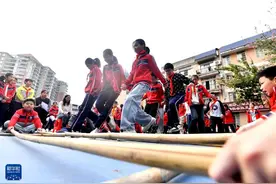 校园运动会刮起“民族风”图片
