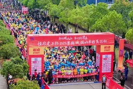 2025澧县城头山半程马拉松开跑 3500名跑者参赛图片