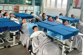 上海最新试点：学校午休可以“躺着睡”！家长孩子叫好，推广却有难度？图片