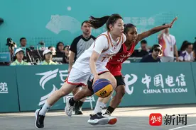 江苏省体育局训练中心运动员王馨雨助力中国女子三人篮球夺得第19届亚运会冠军图片